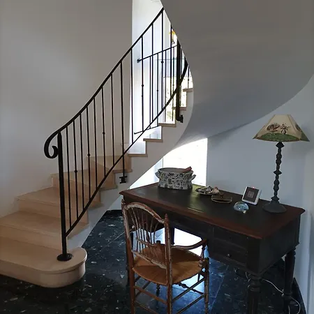 Le Clos Du Prieure Bed and Breakfast *