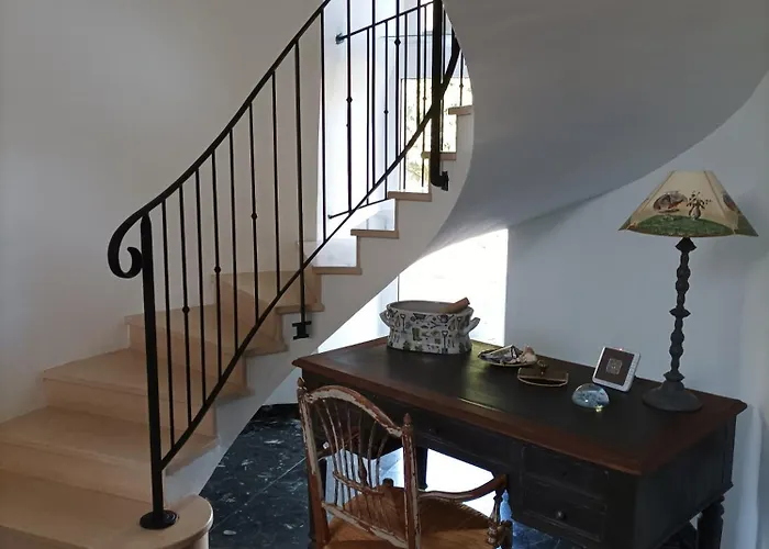 Le Clos Du Prieure Bed and Breakfast *